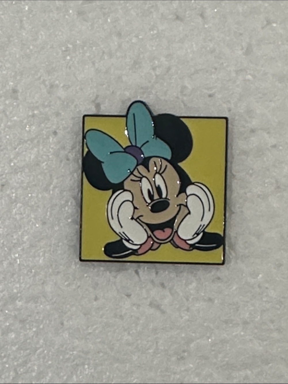 Minnie Mouse Enamel Pin - Teal Bow, Yellow Background